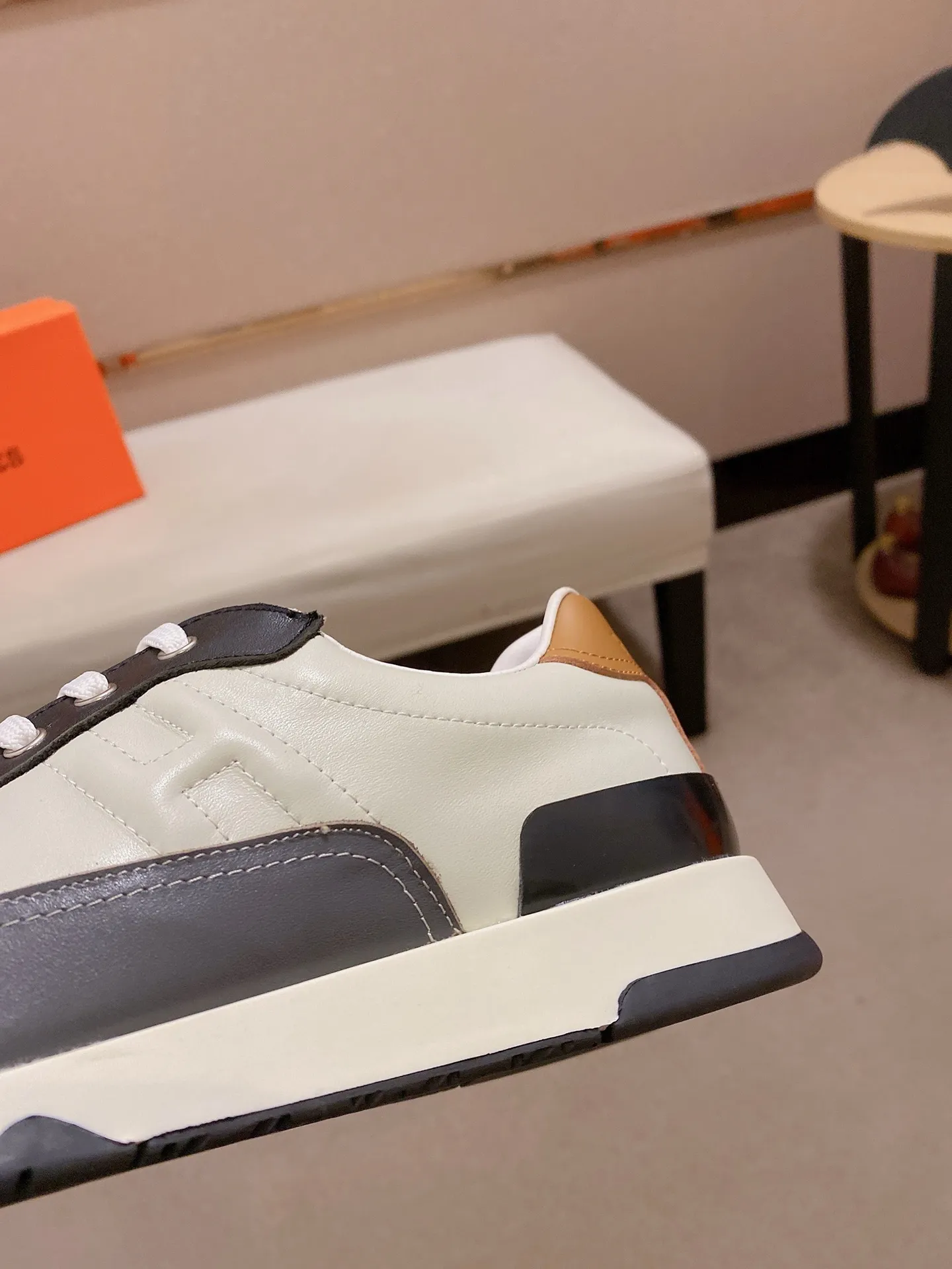 Ex-factory price: 500💰《HERMES》【Classic original single version】Hermès; top 🔝purchasing agent🔍🔍men's latest 🇺🇸sold simultaneously, original imported from Italy ▲▲first-layer cowhide ▲▲ (high-end, nobility and class) ) Exquisite workmanship (Italian 🇮🇹 imported water-dyed 🐂 cowhide lining) sole: original sole provided by the original factory, ⚠️exclusive double-layer activity·TPR·rubber·combined molded outsole; super comfortable·wear-resistant·non-slip·environmental protection The real thing is more beautiful when photographed in kind (high quality, following orders), you can come in and out at will * Number of yards: 38·39·40·41·42·43·44# (can be customized 45.)